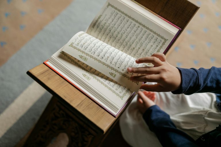 Membaca Al-QUran